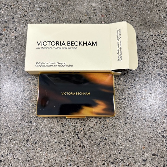 Victoria Beckham Beauty Eyeshadow Palette in Cocoa - Picture 4 of 4